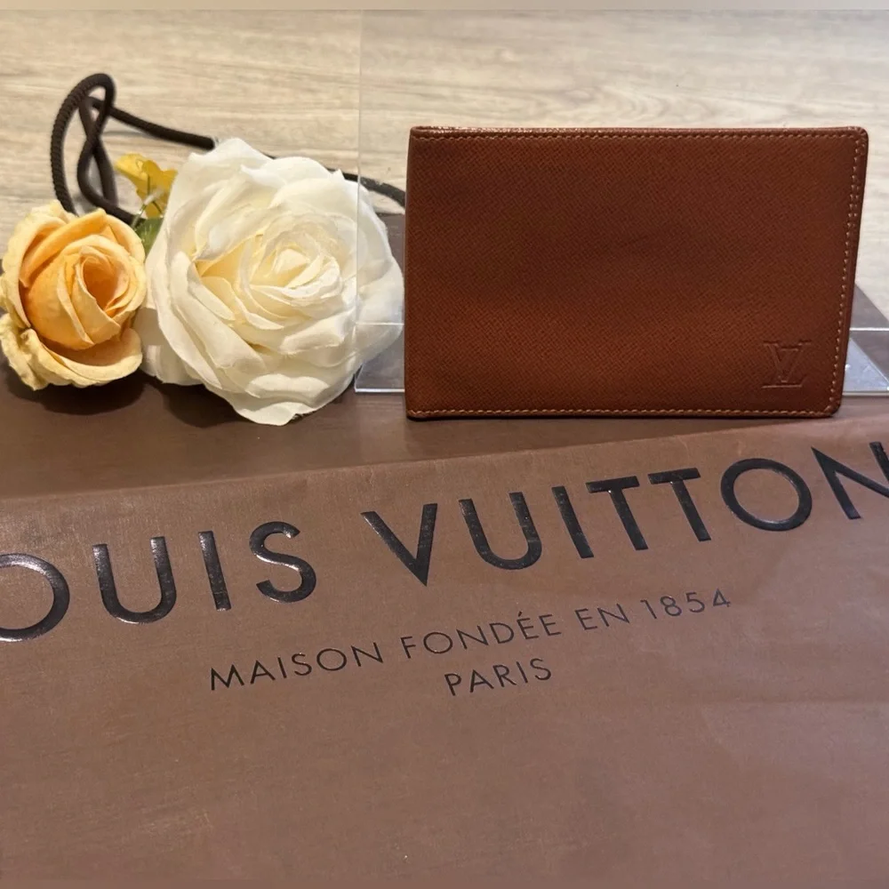VINTAGE Louis Vuitton Taiga ID / Photo / Card Holder Brown Leather Wallet EUC